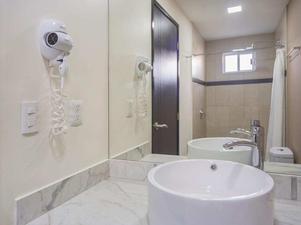 Smart Hotel Monterrey Bagian luar foto