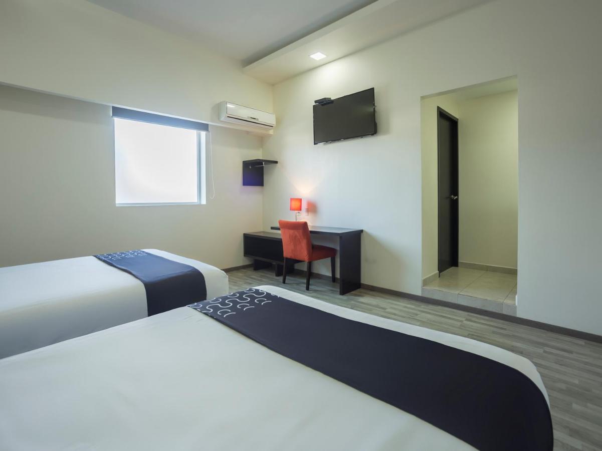 Smart Hotel Monterrey Bagian luar foto