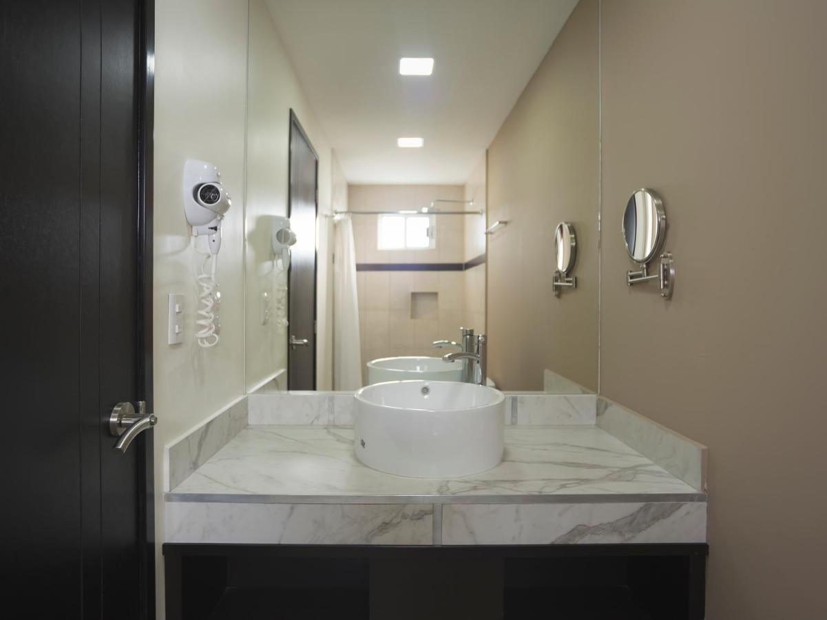 Smart Hotel Monterrey Bagian luar foto